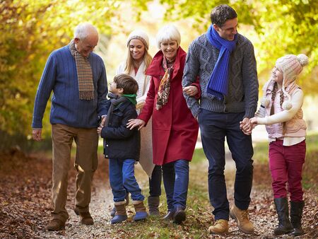 Flere generationer familie på ferie sammen i efteråret